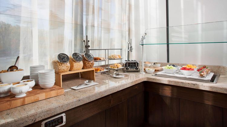 Teaneck Marriott at Glenpointe Restaurant