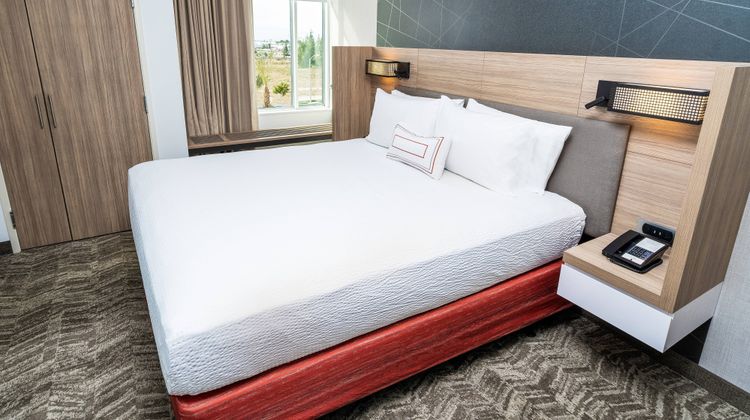 SpringHill Suites Newark Fremont Room