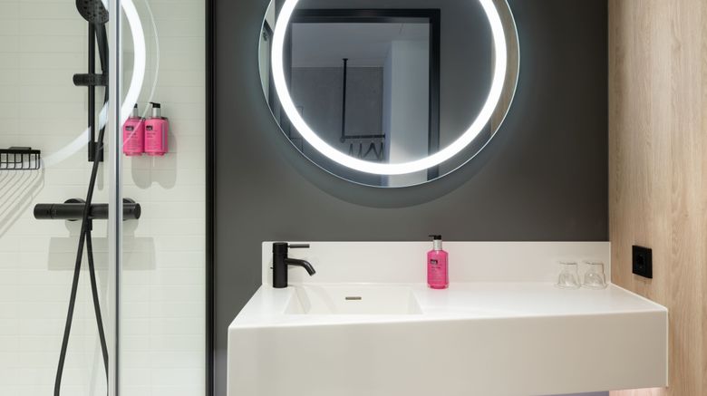 <b>Moxy Outletcity Metzingen Room</b>. Images powered by <a href="https://www.leonardoworldwide.com/" title="Leonardo Worldwide" target="_blank">Leonardo</a>.