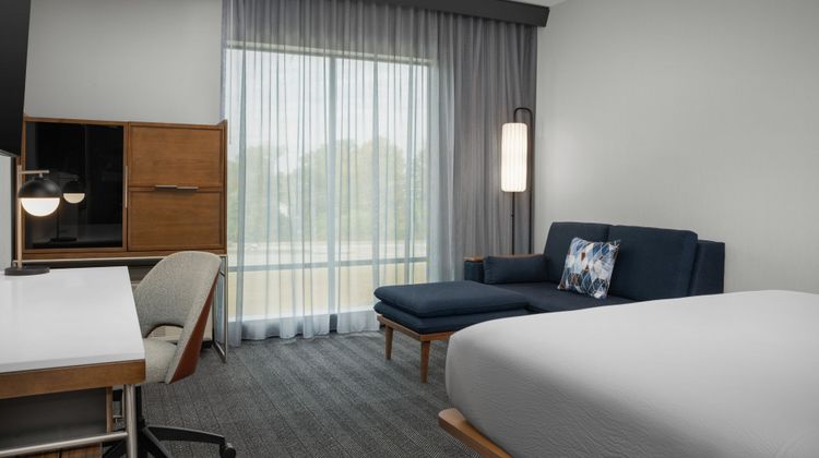 Courtyard By Marriott Northport Room