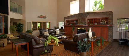 Garibaldi House Inn Lobby