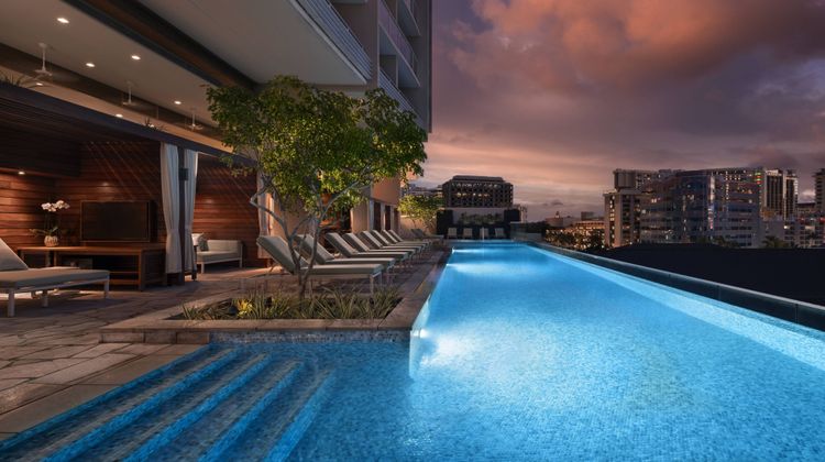Ritz-Carlton Residences, Waikiki Beach Pool