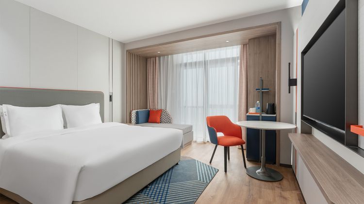Holiday Inn Express Jimei New Town Room