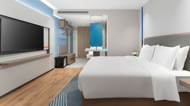 Holiday Inn Express Jimei New Town Room