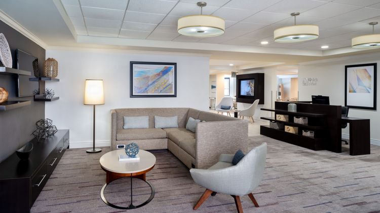 Courtyard by Marriott Naples Lobby