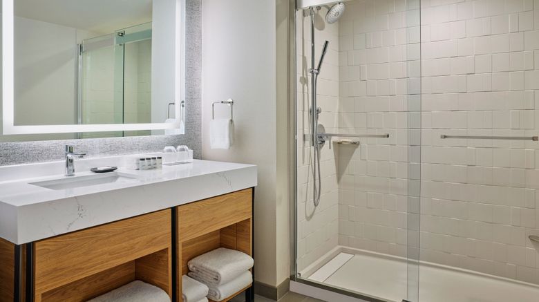 <b>Sheraton Denver Downtown Hotel Room</b>. Images powered by <a href="https://www.leonardoworldwide.com/" title="Leonardo Worldwide" target="_blank">Leonardo</a>.