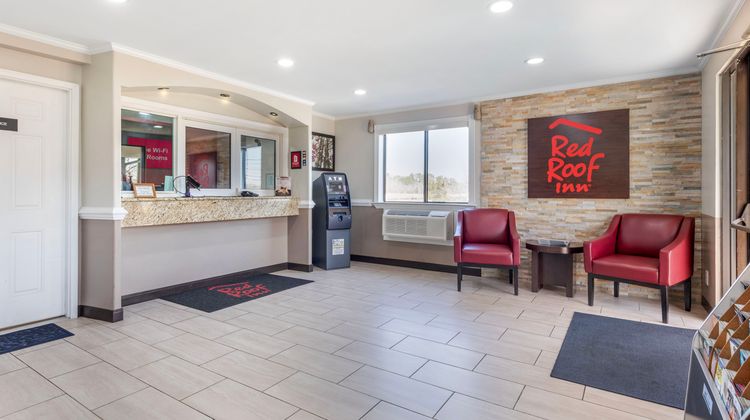 Red Roof Inn Suffolk Lobby