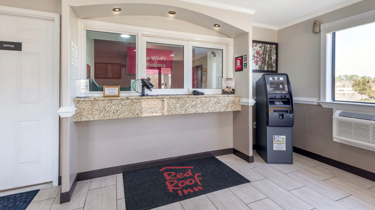 Red Roof Inn Suffolk Lobby