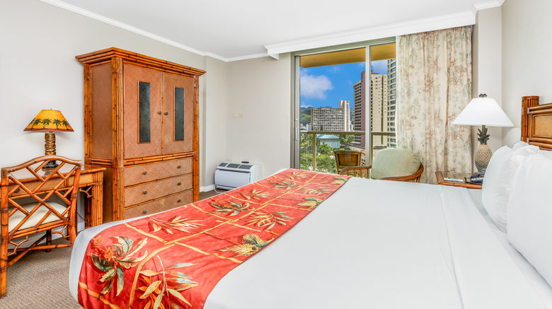 <b>Luana Waikiki Hotel & Suites Suite</b>. Images powered by <a href="https://www.leonardoworldwide.com/" title="Leonardo Worldwide" target="_blank">Leonardo</a>.