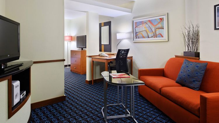 Fairfield Inn/Suites Charlotte Arrowood Room