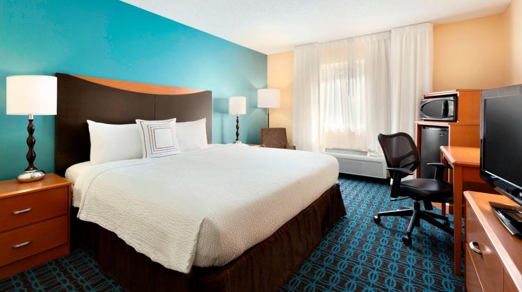 Fairfield Inn & Suites Midland Room