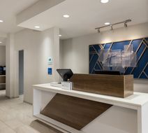 Holiday Inn Express Savannah Airport Exterior