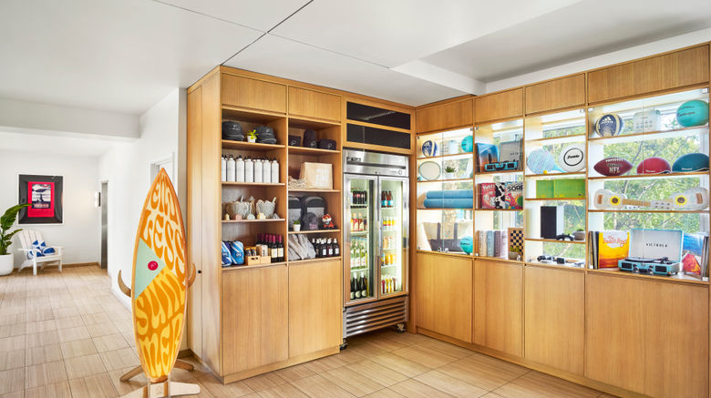 <b>The Pierside Santa Monica Lobby</b>. Images powered by <a href="https://www.leonardoworldwide.com/" title="Leonardo Worldwide" target="_blank">Leonardo</a>.