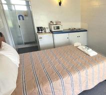 Innisfail City Motel Room