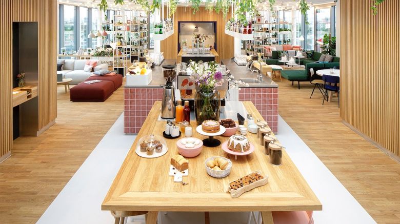 <b>Zoku Vienna Lobby</b>. Images powered by <a href="https://www.leonardoworldwide.com/" title="Leonardo Worldwide" target="_blank">Leonardo</a>.
