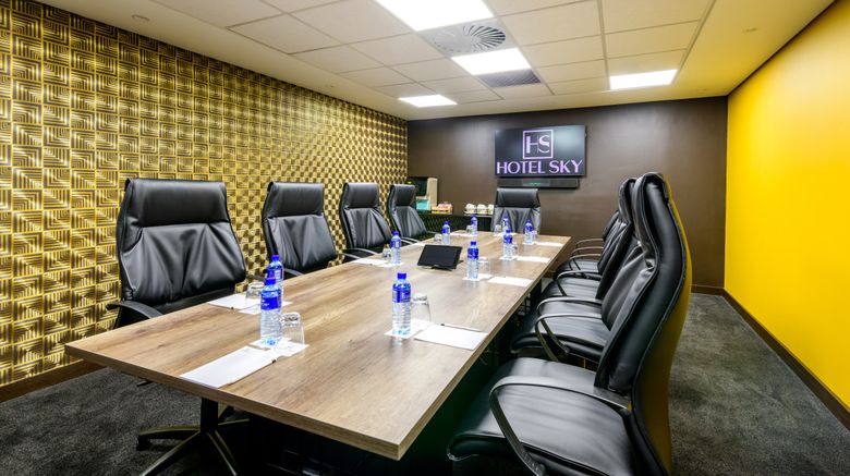 <b>Hotel Sky Cape Town Meeting</b>. Images powered by <a href="https://www.leonardoworldwide.com/" title="Leonardo Worldwide" target="_blank">Leonardo</a>.