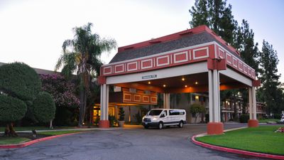 Piccadilly Inn Airport