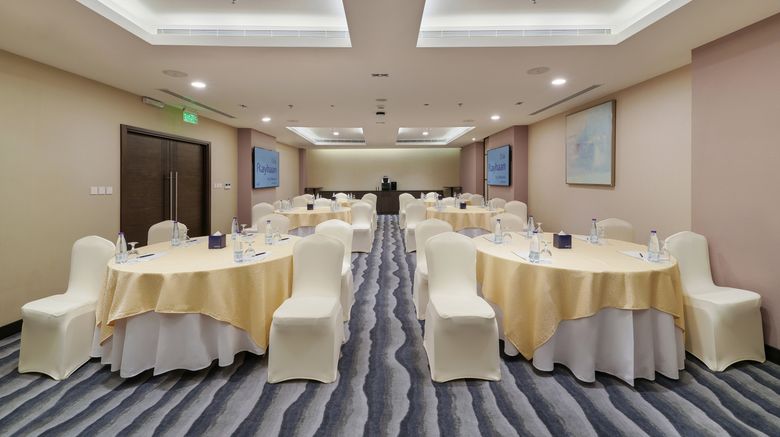 <b>Dar Rayhaan by Rotana Meeting</b>. Images powered by <a href="https://www.leonardoworldwide.com/" title="Leonardo Worldwide" target="_blank">Leonardo</a>.