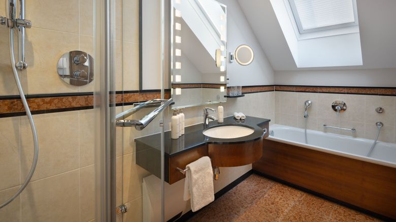 <b>Arabella Jagdhof Resort Room</b>. Images powered by <a href="https://www.leonardoworldwide.com/" title="Leonardo Worldwide" target="_blank">Leonardo</a>.