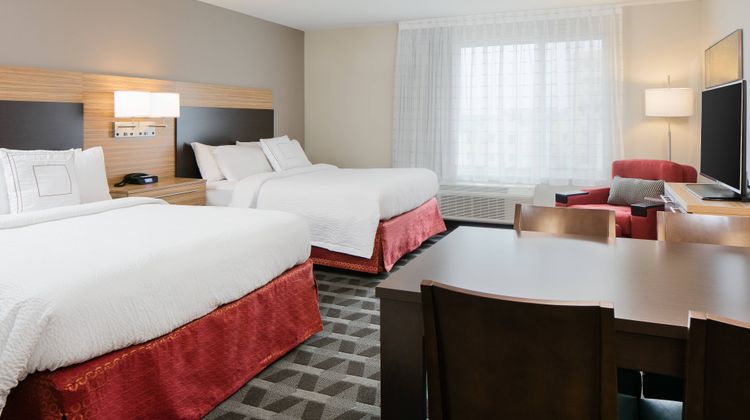 TownePlace Suites Kansas City Airport Suite