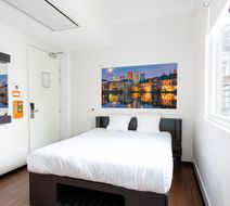 easyHotel The Hague City Centre Room