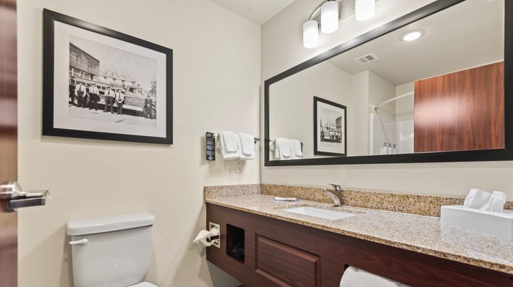 Cobblestone Hotel & Suites Main Street Room
