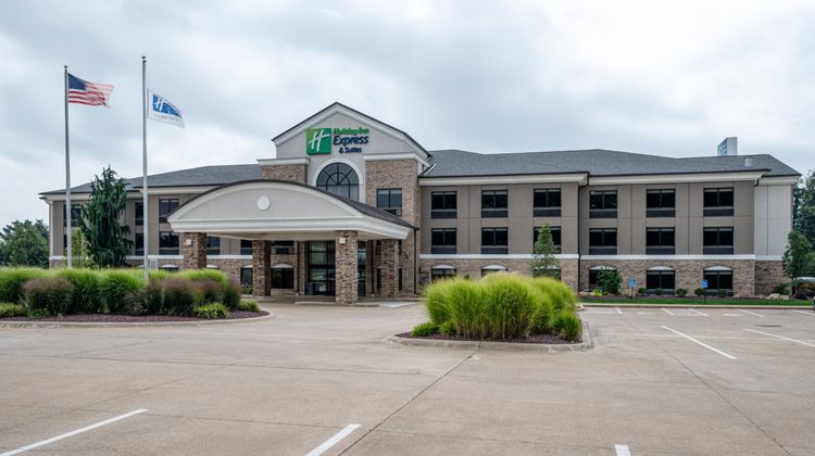 Holiday Inn Express & Suites Exterior