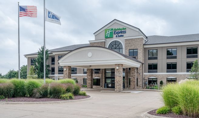Holiday Inn Express & Suites Exterior