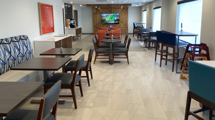 Holiday Inn Express & Suites Elyria Restaurant