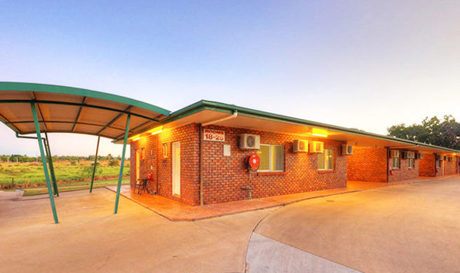Heritage Lodge Motel Exterior