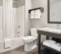 stayAPT Suites Auburn Room