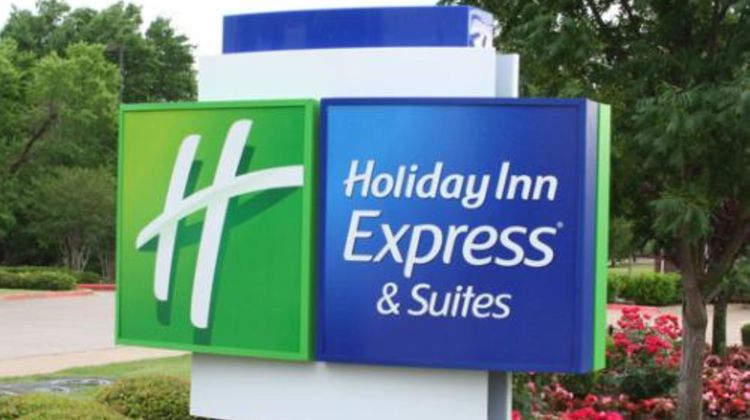 Holiday Inn Express & Suites Clermont SE Exterior