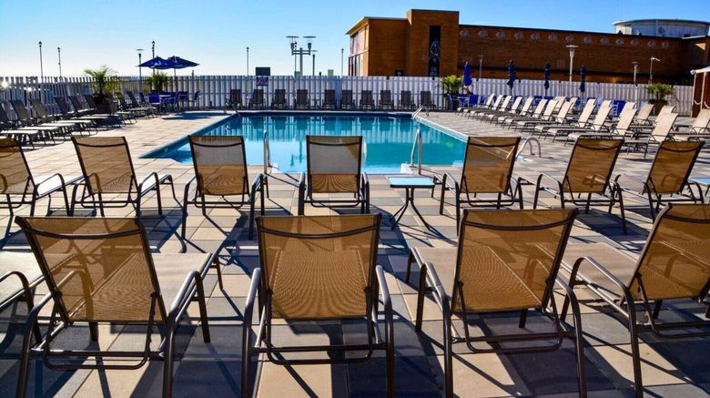 <b>Berkeley Oceanfront Hotel Pool</b>. Images powered by <a href="https://www.leonardoworldwide.com/" title="Leonardo Worldwide" target="_blank">Leonardo</a>.