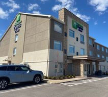 Holiday Inn Express & Suites Elyria Exterior