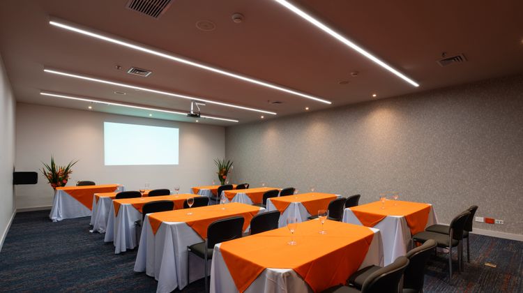 Holiday Inn Express & Suites Medellin Meeting