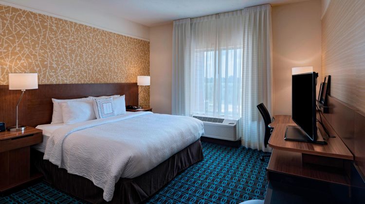 Fairfield Inn & Suites Dublin Room