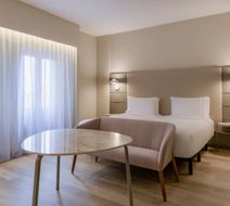 AC Carlton Hotel Room