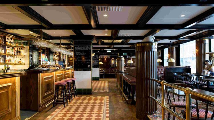Hotel Bishops Arms, Mora Room