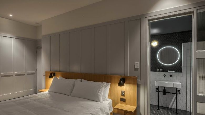 <b>Shamrock Hotel Room</b>. Images powered by <a href="https://www.leonardoworldwide.com/" title="Leonardo Worldwide" target="_blank">Leonardo</a>.