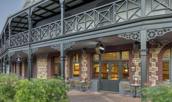 Farmers' Home Hotel Exterior