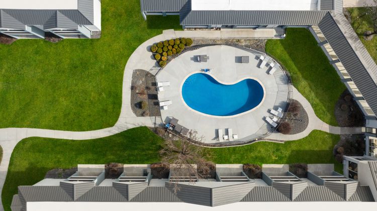 Holiday Inn Ontario Pool