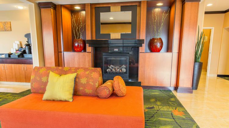 Fairfield Inn & Suites Fargo Lobby