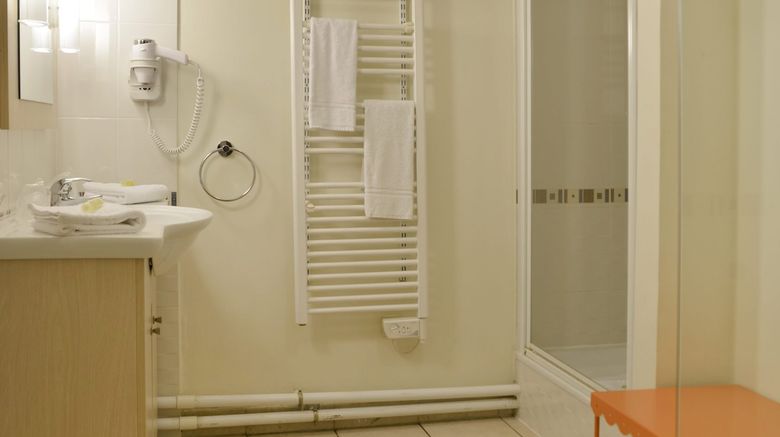 <b>Adonis Divonne-les-Bains Room</b>. Images powered by <a href="https://www.leonardoworldwide.com/" title="Leonardo Worldwide" target="_blank">Leonardo</a>.