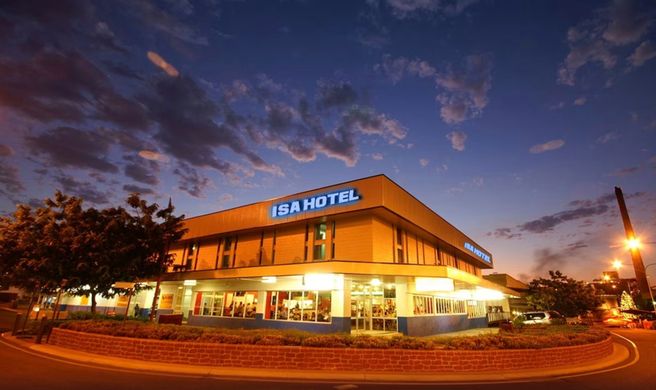 Isa Hotel Exterior