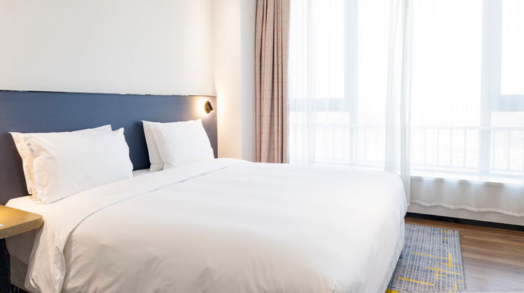 Holiday Inn Express New Area Suite