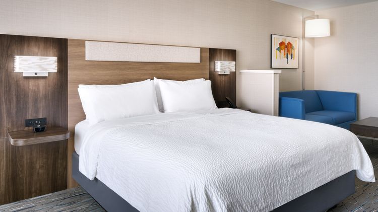 Holiday Inn Express Suite