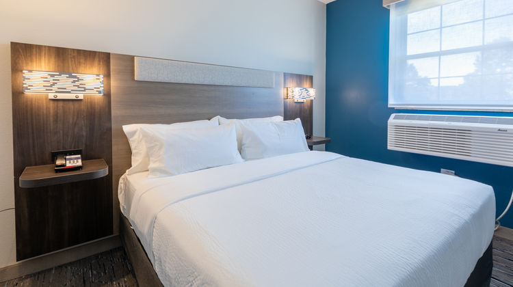 Holiday Inn Express/Suites-Denver South Suite