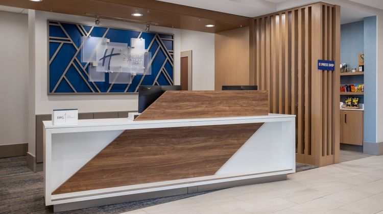 Holiday Inn Express & Suites Terre Haute Exterior