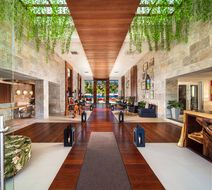 S Hotel Jamaica Lobby