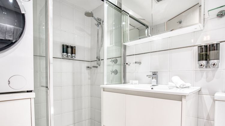 Park Regis Concierge Apartments Room